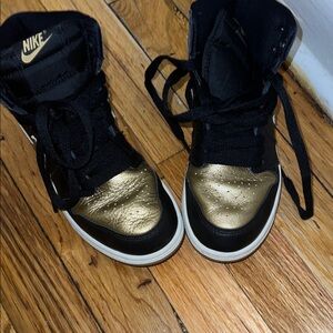 Nike Kids Black and Gold Sneakers
